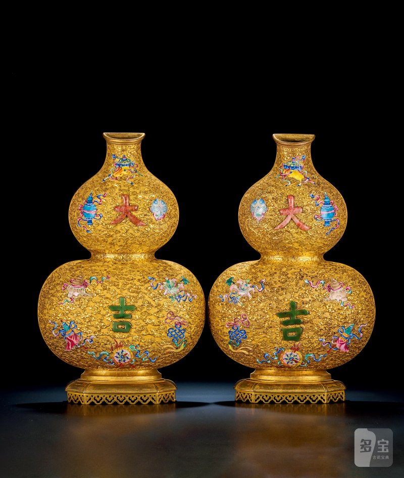 清乾隆 御製铜鎏金画珐琅八宝嵌玉大吉葫芦壁瓶一对 - 图1
